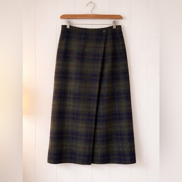 G.H. Bass & Co. Dresses & Skirts - G.H. Bass Plaid Wool Wrap Skirt Size 10 Green Navy Tartan Pattern Midi Length